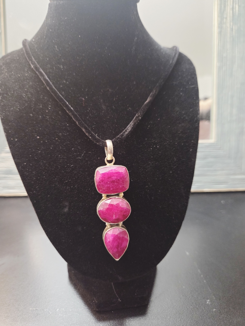 Vivid Pink Triple Stone Pendant Necklace - Unbranded